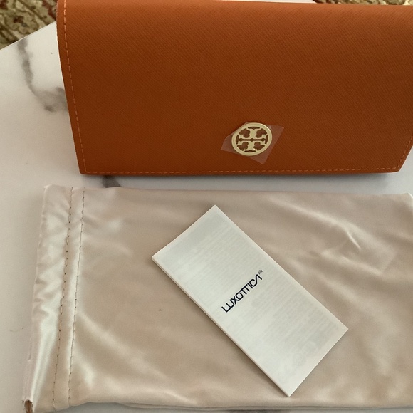 NWT.   Tory Burch sunglasses - Picture 2 of 16
